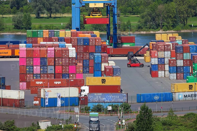 Duisburg, Ruhr area, North Rhine-Westphalia, Germany, container terminal in the port of Duisburg on the Rhine in Wanheim-Angerhausen, combined transport and handling, container storage, intermodal container terminal connecting barge, rail and lorry, HGK Intermodal, Europe