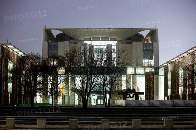 Foggy cloudy winter weather in the early morning at the Chancellery, Berlin, 17.01.2025, Berlin, Berlin, Germany, Europe