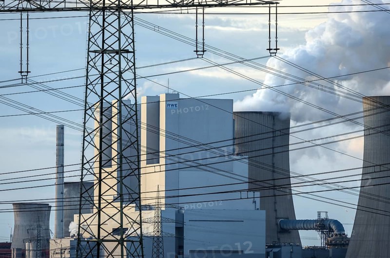 Grevenbroich, North Rhine-Westphalia, Germany, RWE Power AG Neurath power plant, lignite-fired power plant at RWE's Garzweiler opencast lignite mine, here in the foreground the new power plant units F and G, Europe