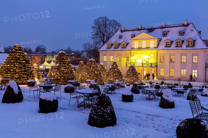 Wackerbarths Winterzauber, Wackerbarth Castle with Christmas lights and snow, Radebeul, Saxony, Germany, Europe