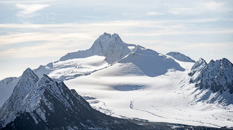 Mountain peaks and glaciers in the morning light, Gurgler Ferner with Hochwilde peak, Ötztal nature park Park, Ötztal Alps, Tyrol, Austria, Europe
