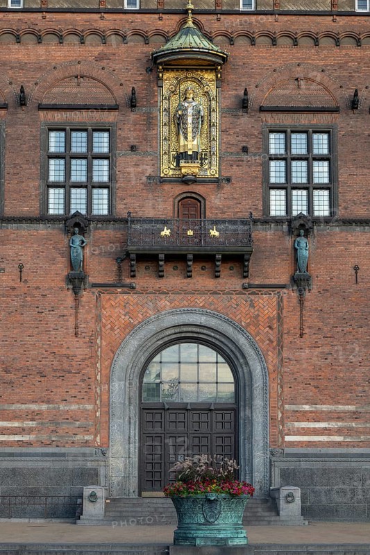 Entrance and brick façade with gilded sculpture of Bishop Absalon, Town Hall in the National Romantic style by Martin Nyrop, Town Hall Square, Rathausplatz or Rådhuspladsen, Copenhagen, Denmark, Europe