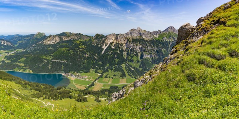 Mountain panorama from the Krinnenspitze, 2000m, to Haldensee, Aggenstein, 1986m, Friedberger Klettersteig, Rote Flüh, 2108m, Gimpel, 2173m and Köllenspitze, 2238m, Tannheimer Berge, Allgäu Alps, Tyrol, Austria, Europe