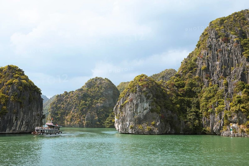 Excursion boats and the karst rocks in Lan Ha Bay, Halong Bay, Vietnam, Asia