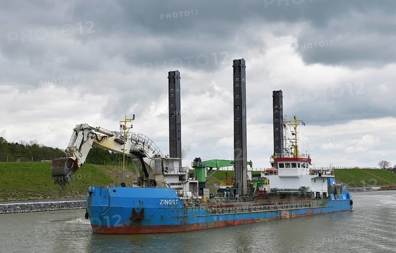 Working with a dredger on the Kiel Canal to widen the canal, Kiel Canal, Schleswig-Holstein, Germany, Europe