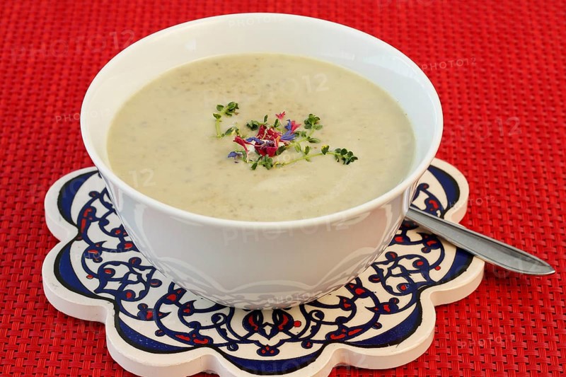 Swabian cuisine, Alblinsen chestnut soup, healthy, vegetarian, regional, soup served in a bowl with herbs, home cooking, typical Swabian, traditional cuisine reinterpreted, food photography, studio, Germany, Europe