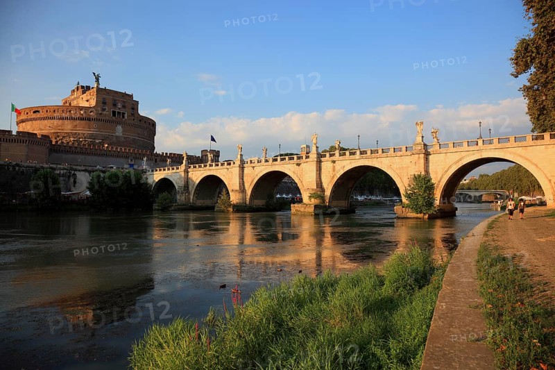 Castel Sant'Angelo, Mausoleo di Adriano, Mausoleum for the Roman Emperor Hadrian, Castel Sant'Angelo, and the Bridge of Angels, Ponte Sant'Angelo, Rome, Italy, Europe