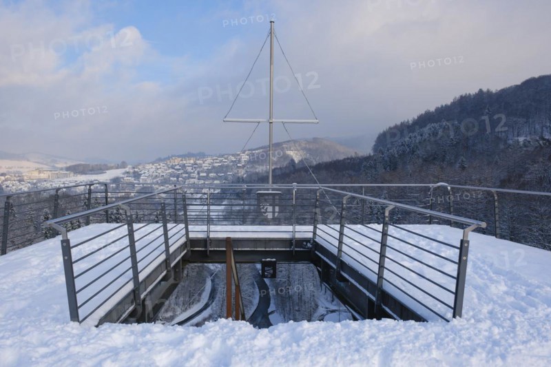 Viewing platform with snow at Hennedamm, Henne-Boulevard, Meschede, Naturpark Sauerland-Rothaargebirge, Sauerland, North Rhine-Westphalia, Germany, Europe