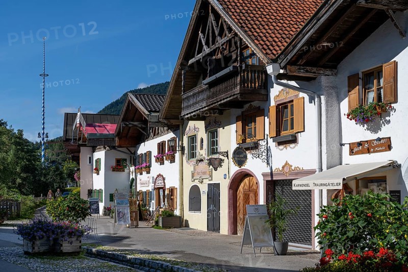 Typical Bavarian houses at Obermarkt, Mittenwald, Werdenfelser Land, Upper Bavaria, Bavaria, Germany, Europe