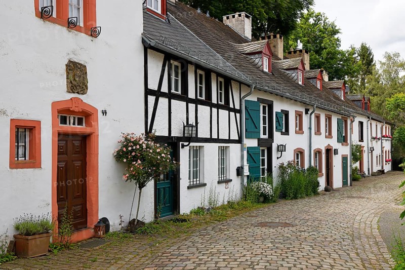 Historic houses, romantic alley, Burgbering in Kronenburg, Euskirchen district, Eifel, North Rhine-Westphalia, Germany, Europe