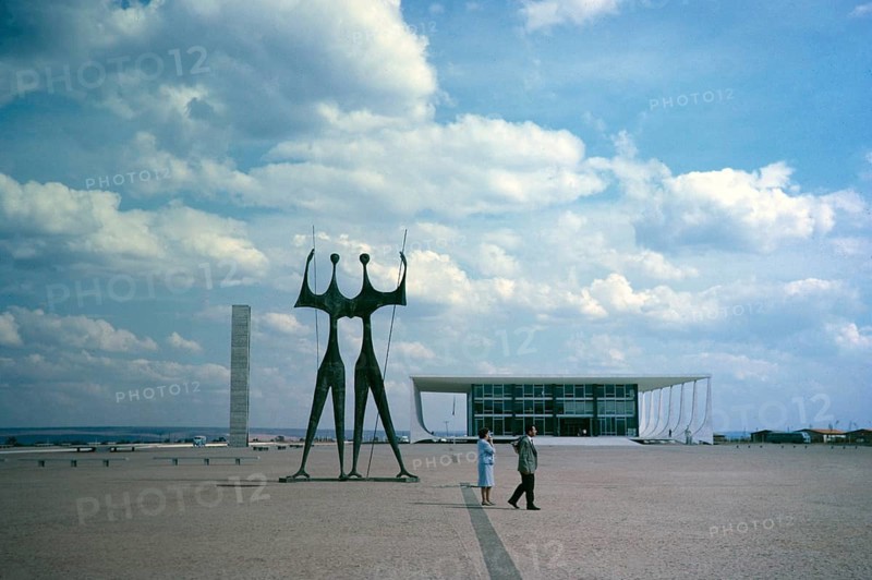 Sculpture Building of the Presidential Palace, Palacio da Alvorada, built in 1958 by architect Oscar Niemeyer, Brasilia, Federal District, Brazil, 1962, South America