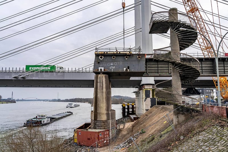 Demolition of the old Rhine bridge Neuenkamp, the A40, behind the first of 2 new bridges, which is already in operation, currently the last metres of the old bridge are being demolished, in DU-Homberg there are still about 30 metres of bridge body and the spiral staircase as access to the old bridge for pedestrians, here the 2nd new bridge is being built, Duisburg, North Rhine-Westphalia, Germany, Europe