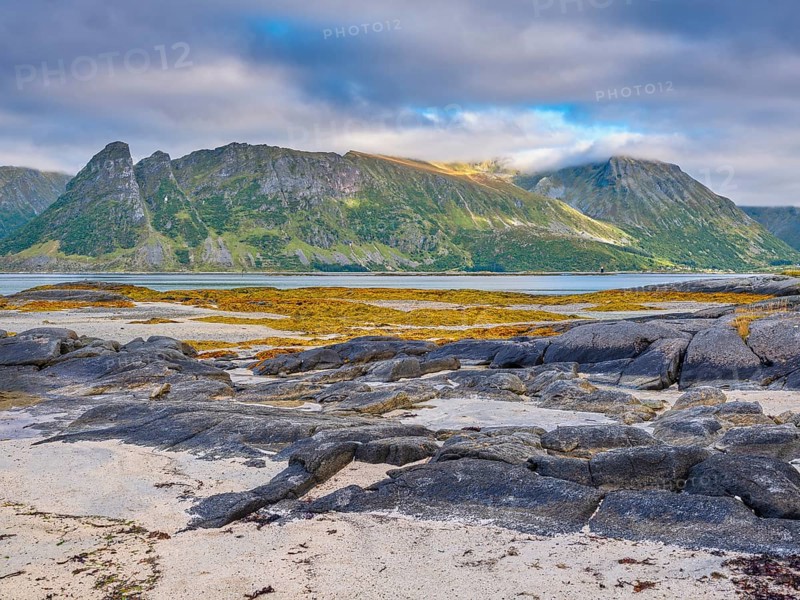 Gimsøy, Gimsøysand, beach with mountains in the background, Lofoten, Norway, Europe