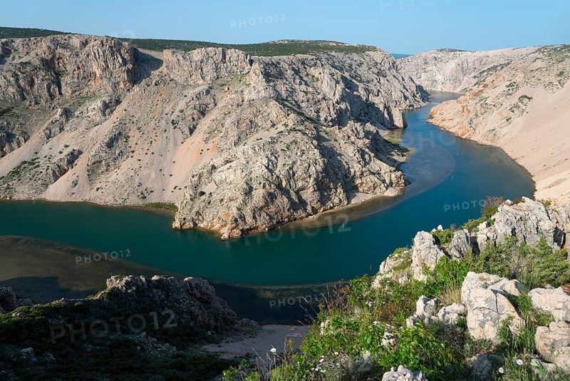 River winds through rocky canyon surrounded by lush green vegetation, Pariževacka Glavica, Parizevacka, filming location of Karl May films, Zrmanja River, Jasenice, Zadar County, Croatia, Europe