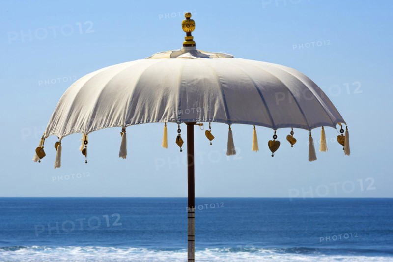 Traditional Balinese temple sunshade as parasol, sun, Hinduism, symbol, beach holiday, protection, sun protection, Balinese, culture, white, white, relaxation, relax, holiday feeling, holiday mood, spa, relax, chill out, shade, shade dispenser, decorated, decorated, summer, long-distance travel, exotic, holiday idyll, paradisiacal, water, sea, ocean, coast, travel, holiday, tourism, sea view, Asian, Bali, Indonesia, Asia