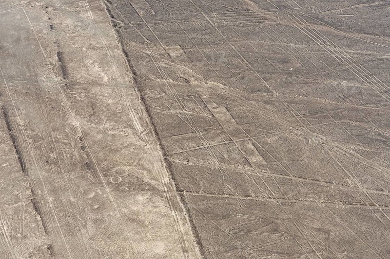 Aerial, The Heron, Nazca geoglyph, Nazca Lines, Nazca, Peru, South America