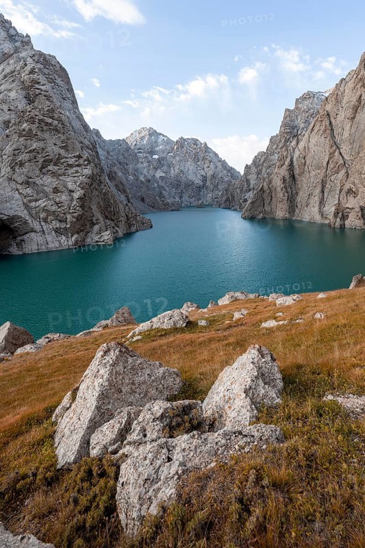 Mountain lake Kol Suu, Sary Beles Mountains, Naryn Province, Kyrgyzstan, Asia