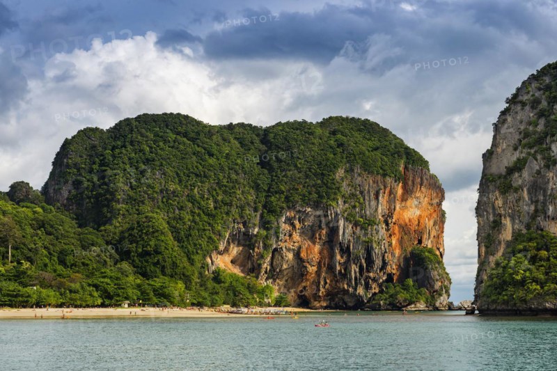 Island landscape near Krabi, stormy sky, thunderstorm, cloudy, weather, sky, storm clouds, nature, force of nature, sea, ocean, island, seascape, travel, tourism, seascape, climate, climate change, horizon, tropical, monsoon, season, season, holiday, chalk cliffs, exotic, bay, bay of the sea, rock, rocky, sandstone cliffs, coast, coastal landscape, landscape, nature, natural landscape, Siam, paradise, holiday paradise, seascape, Railay beach, Phuket, Thailand, Asia