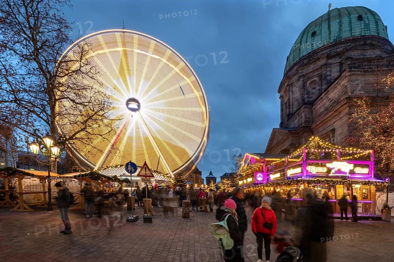 Ferris wheel at the winter village, Christmas market at dusk, St Elisabeth's Church on the right, Jakobsplatz, Nuremberg, Middle Franconia, Bavaria, Germany, Europe