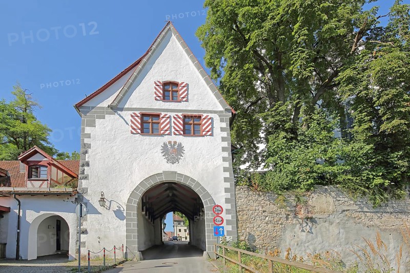 Historic Zwiefalter Tor with coat of arms, town gate, Riedlingen, Upper Swabia, Swabia, Baden-Württemberg, Germany, Europe