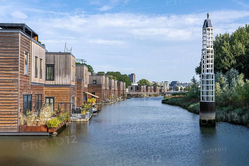 18 Floating residential buildings Havenlofts Nassauhaven, energy-neutral, solar cells, heat from biomass, timber construction, own wastewater treatment, floating residential street, pilot project tidal park, in the Feijenoord district, Rotterdam, Netherlands