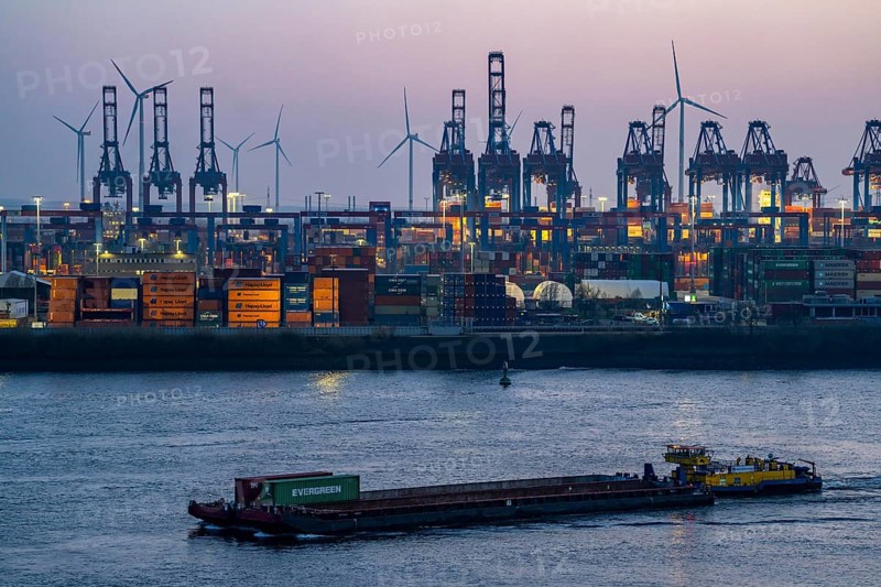 Port of Hamburg, HHLA Container Terminal Burchardkai, Athabaskakai, on the Elbe, push boat, Hamburg, Germany, Europe