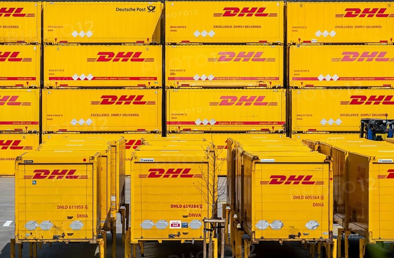 DHL, Deutsche Post, parcel centre, warehouse for freight containers, Krefeld, North Rhine-Westphalia, Germany, Europe