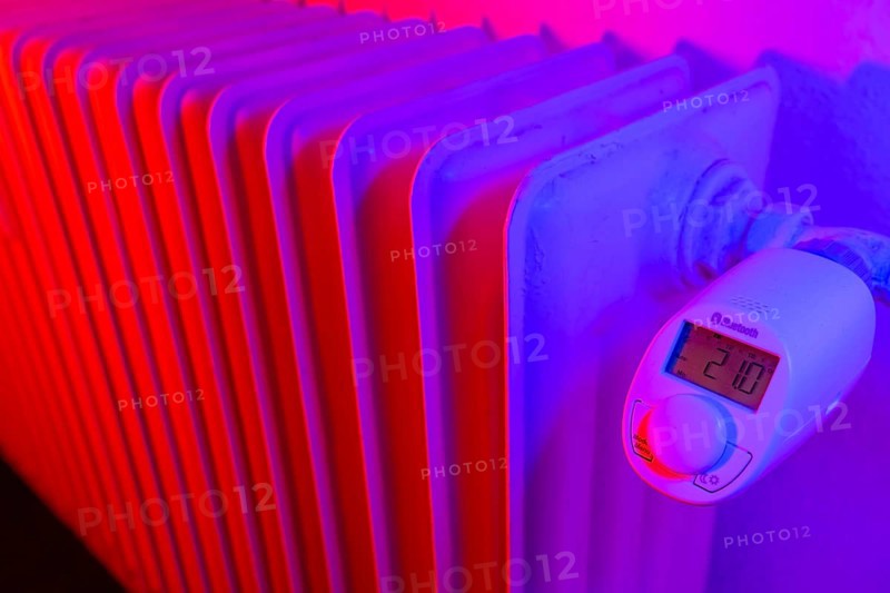 Smart Home application, control of heating, room temperature via Bluetooth, mobile phone, smartphone