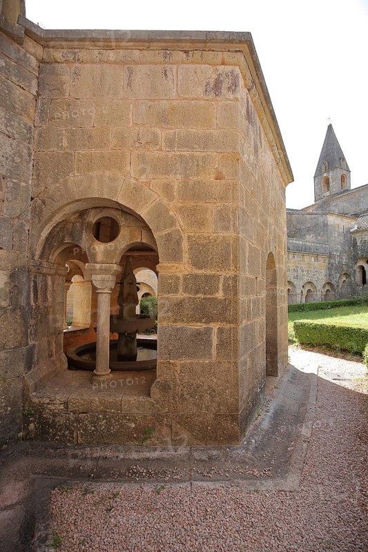 Well house of the Romanesque abbey of Le Thoronet, well, inner courtyard, cloister, monastery complex, Cistercian abbey, Var, Provence, France, Europe