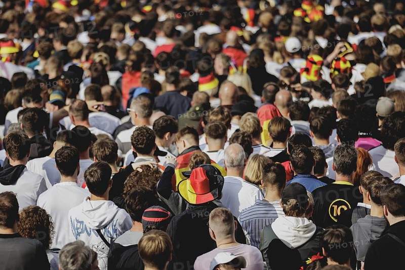 Fans react during the European Championship preliminary round match between Germany and Hungary on the fan mile in front of the Brandenburg Tor in Berlin, 19 June 2024