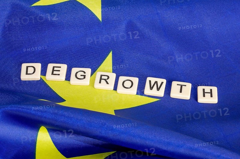 Symbolic image of degrowth: the anti-growth movement calls for a reduction in consumption and production
