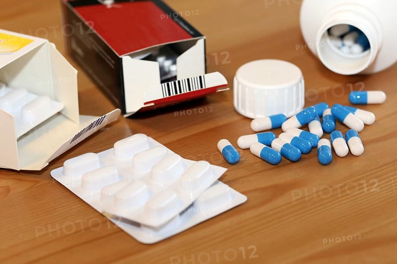 Close-up of different pharmaceutic pills and tablets (Close-up of different pharmaceutic pills and tablets)
