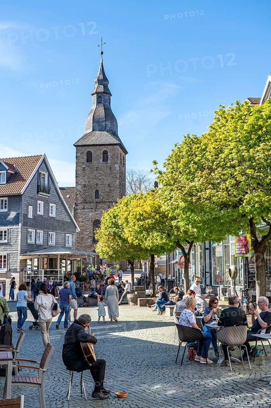 The old town centre of Hattingen, Untermarkt, church tower of the former Johanneskirche half-timbered houses, North Rhine-Westphalia, Germany, Europe