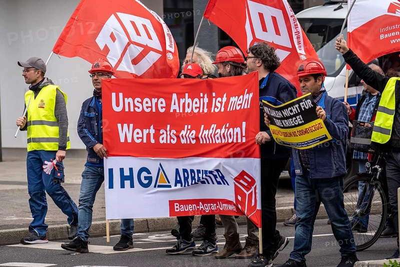 Demonstration by the Solidarity Autumn Alliance against the consequences of inflation and high energy prices for citizens, organised by an alliance of trade unions and organisations, Düsseldorf, North Rhine-Westphalia, Germany, Europe