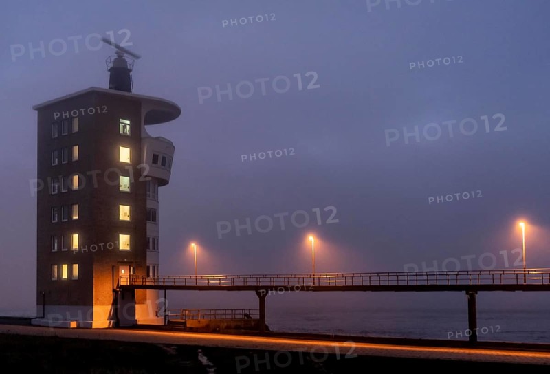 Thick fog in winter, hanging over the mouth of the Elbe into the North Sea, radar tower of the Cuxhaven Waterways and Shipping Office (WSA), radar monitoring of the shipping lanes, shipping traffic in the Elbe estuary, at the Alte Liebe viewpoint, in Cuxhaven, Lower Saxony, Germany, Europe