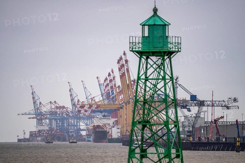 MSC and Eurogate Container Terminal in the seaport of Bremerhaven, Eurogate Container Terminal with almost 50 container gantry cranes, cranes, on a length of over 4 KM at the mouth of the Weser, lighthouse, navigation mark, at the north pier, Bremerhaven, Bremen, Germany, Europe