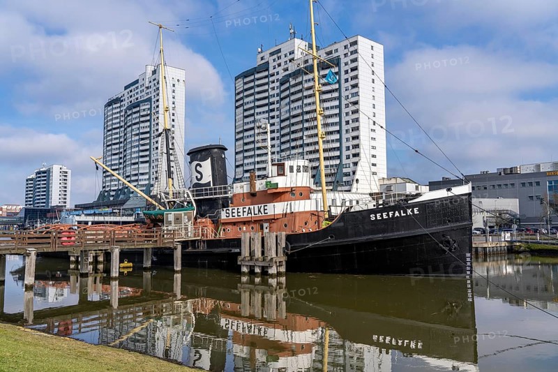 Old harbour, harbour basin, harbour district, Sail City building, Klimahaus Bremerhaven, museum ships, part of the Harbour Worlds, in Bremerhaven, Bremen, Germany, Europe