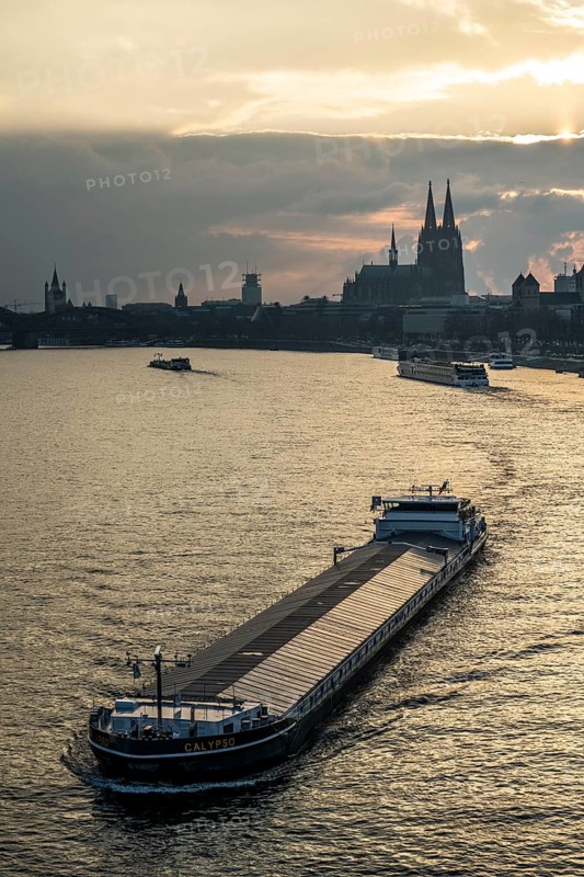 The Rhine near Cologne, sunset, Cologne Cathedral, cargo ship, North Rhine-Westphalia, Germany, Europe