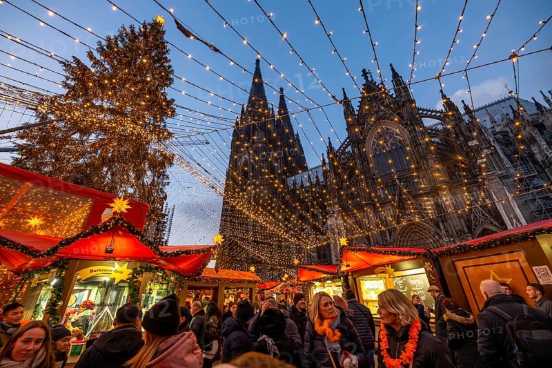 Christmas market on Roncallli Square, right next to Cologne Cathedral, in the historic centre of Cologne, North Rhine-Westphalia, Germany, Europe