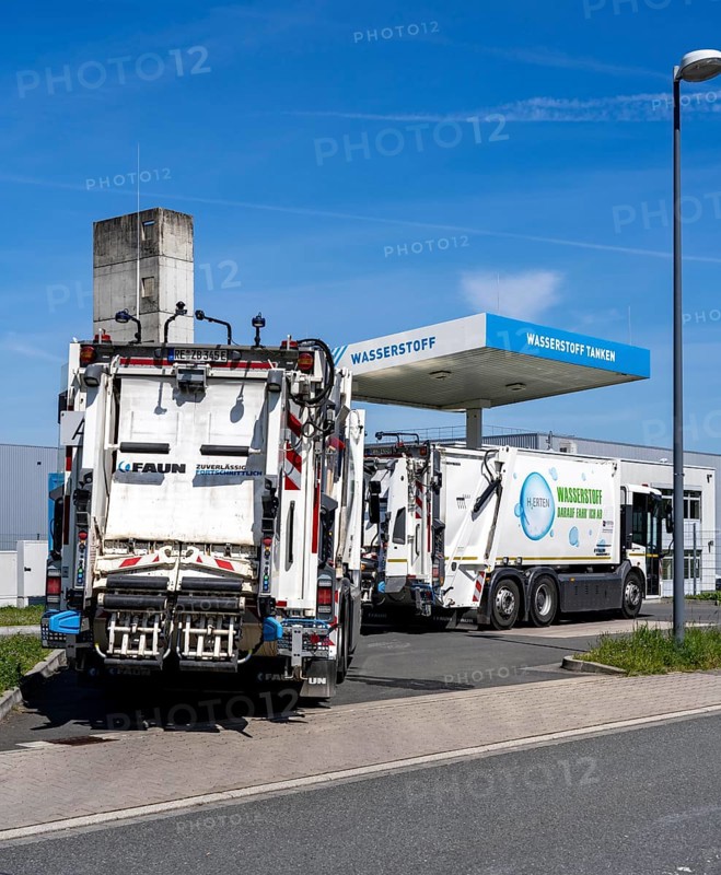 Hydrogen filling station, waste disposal vehicles, rubbish trucks, of the municipal waste disposal company Herten, refuel at the hydrogen competence centre, 6 municipal waste collection vehicles with hydrogen storage and fuel cell operate in Herten, North Rhine-Westphalia, Germany, Europe