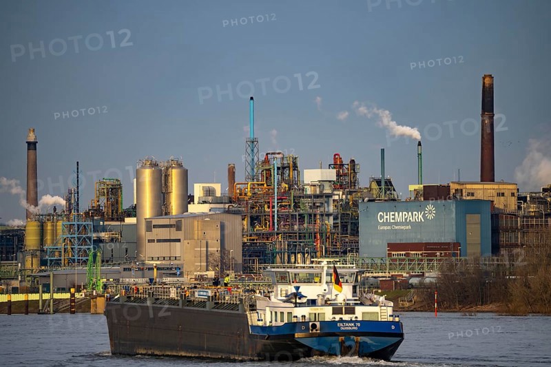 Backdrop of Chempark Leverkusen, Bayer Leverkusen, chemical park, chemical plant, river Rhine, cargo ship, Leverkusen, North Rhine-Westphalia, Germany, Europe