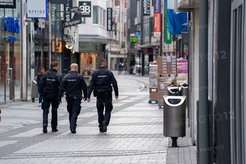 Effects of the coronavirus crisis, empty shopping street, patrol from the public order office, around 1400 hours on Saturday, normally thousands of people go shopping here at this time, Hohe Straße in Cologne, Germany, Europe