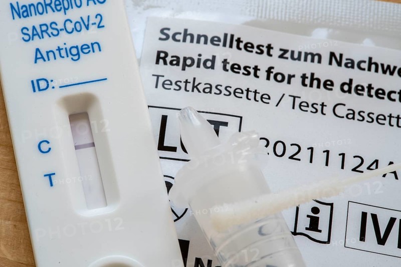 Negative corona antigen rapid test, lay test, self-test, for the detection of SARS-CoV-2 infection, test result negative