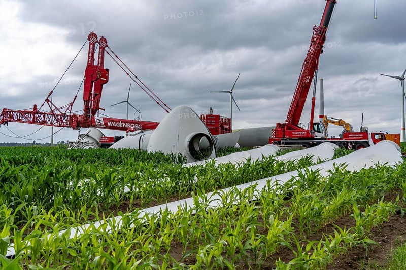 Repowering, dismantled Enercon E-58 wind turbine in a wind farm near Issum, 9 older wind turbines that have been in operation for over two decades are being replaced by a total of four Enercon E-160 turbines, under construction, with a total output of 22 megawatts, Lower Rhine, North Rhine-Westphalia, Germany, Europe