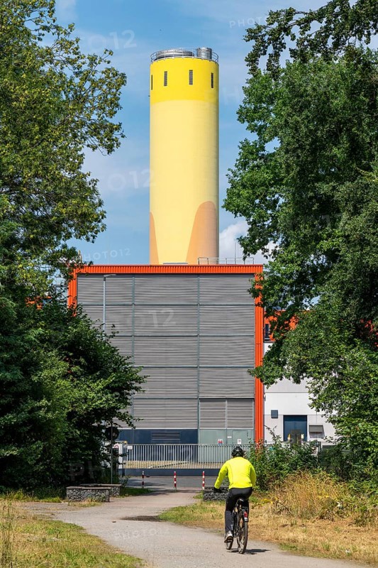 Hiltrop combined heat and power plant, of Stadtwerke Bochum, natural gas-fuelled combined heat and power plant built as a gas and steam combined cycle power plant, the power plant supplies up to 20, 000 flats, North Rhine-Westphalia, Germany, Europe