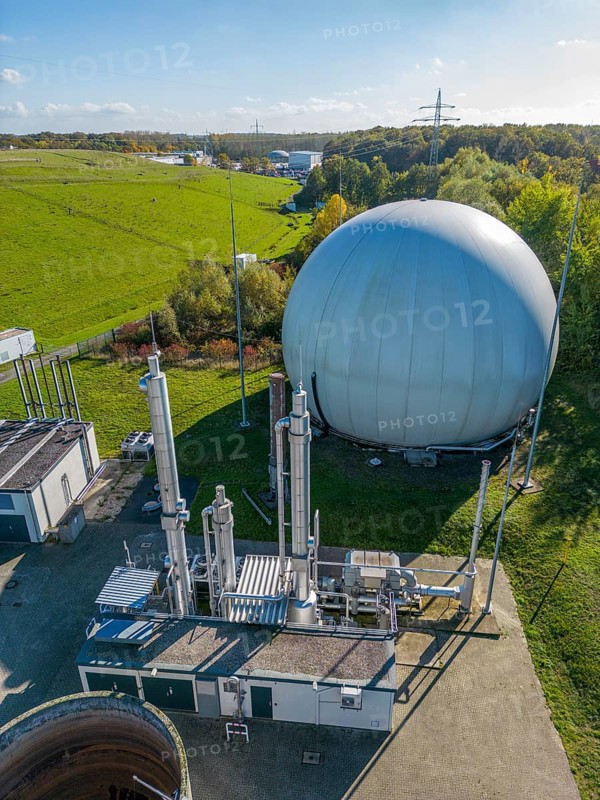 Biogas storage, biogas treatment plant, purification of biogas from organic waste, green waste and contents of the organic waste bin, from households, biogas is produced in a fermenter over a period of more than 18 days, this is then purified in the biogas treatment plant and fed into the natural gas grid as pure biogas, supplying over 1500 households with heat every year, Coesfeld, North Rhine-Westphalia, Germany, Europe