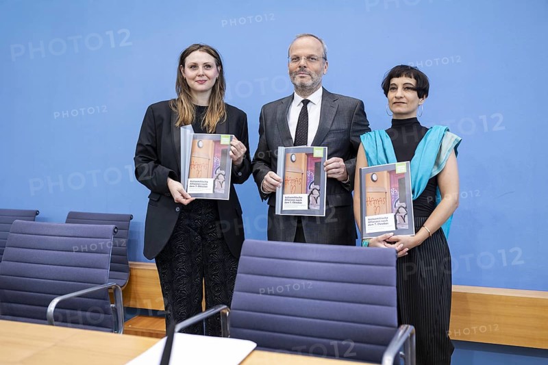 Tahera Ameer, Director of the Amadeu Antonio Foundation, Dr Felix Klein, Federal Government Commissioner for Jewish Life in Germany and the Fight against Antisemitism and Ariel Elbert, Director of Keshet Germany, recorded during a press conference at the Federal Press Conference on the topic: Antisemitic alliances after 7 October, Civil Society Situation Report on Antisemitism in Berlin, 06.06.2024