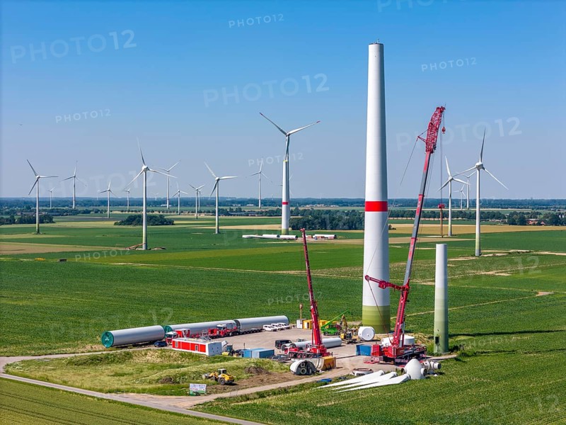 Repowering of a wind farm near Issum, here the dismantling of the tower, 9 older wind turbines from the manufacturer Enercon (model series E-58) will be dismantled, which have been in operation for over two decades, will be replaced by a total of four Enercon E-160 turbines, under construction, with a total output of 22 megawatts, Lower Rhine, North Rhine-Westphalia, Germany, Europe