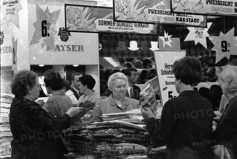 DEU, Germany, Dortmund: Personalities from politics, business and culture from the years 1965-71, Essen. Summer Sale (SSV) 1965, Europe