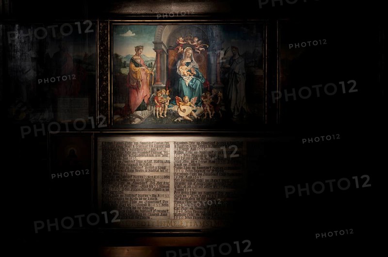 Interior view, light and shadow on a memorial painting for Provost Dr Lorenz Tucher by the Dürer pupil Hans Süß von Kulmbach, Tucher epitaph, St Sebald, St. Sebaldus Church, Nuremberg, Franconia, Bavaria, Germany, Europe